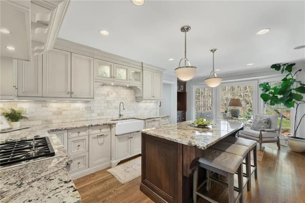 925 Riverside Trace, Atlanta, Georgia 30328, 5 Bedrooms Bedrooms, ,3 BathroomsBathrooms,Residential,Sold,925 Riverside Trace,7185236