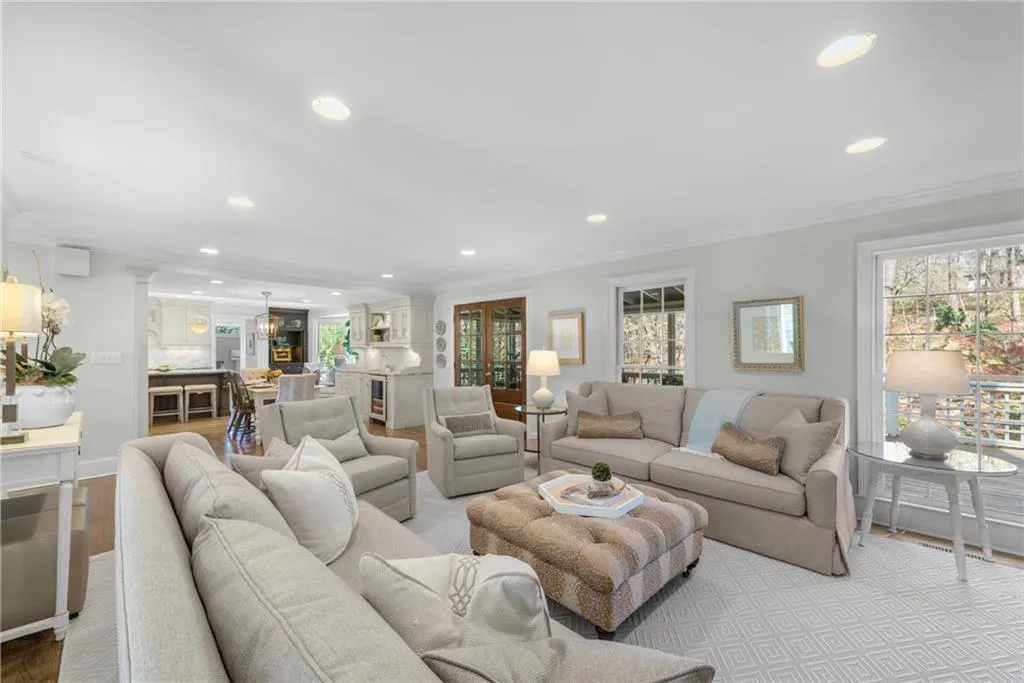 925 Riverside Trace, Atlanta, Georgia 30328, 5 Bedrooms Bedrooms, ,3 BathroomsBathrooms,Residential,Sold,925 Riverside Trace,7185236