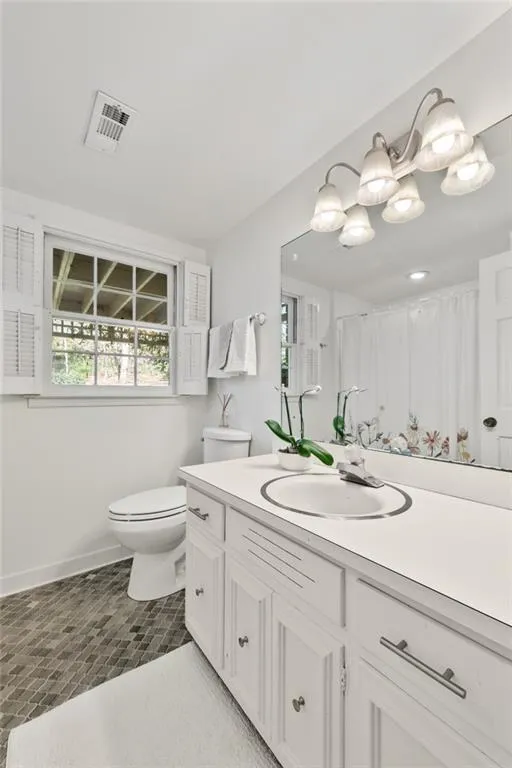 925 Riverside Trace, Atlanta, Georgia 30328, 5 Bedrooms Bedrooms, ,3 BathroomsBathrooms,Residential,Sold,925 Riverside Trace,7185236