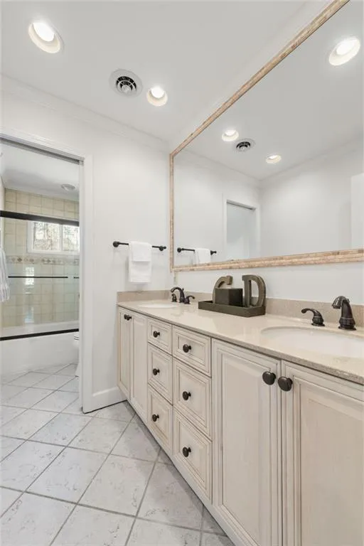 925 Riverside Trace, Atlanta, Georgia 30328, 5 Bedrooms Bedrooms, ,3 BathroomsBathrooms,Residential,Sold,925 Riverside Trace,7185236