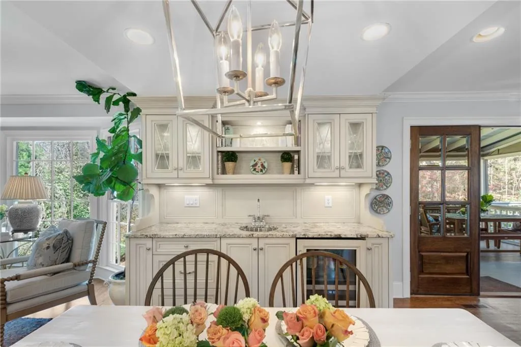 925 Riverside Trace, Atlanta, Georgia 30328, 5 Bedrooms Bedrooms, ,3 BathroomsBathrooms,Residential,Sold,925 Riverside Trace,7185236