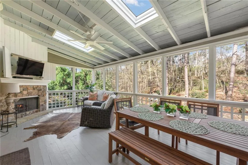 925 Riverside Trace, Atlanta, Georgia 30328, 5 Bedrooms Bedrooms, ,3 BathroomsBathrooms,Residential,Sold,925 Riverside Trace,7185236