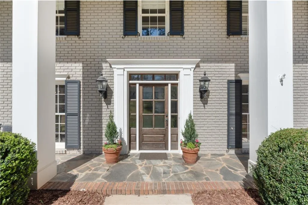 925 Riverside Trace, Atlanta, Georgia 30328, 5 Bedrooms Bedrooms, ,3 BathroomsBathrooms,Residential,Sold,925 Riverside Trace,7185236