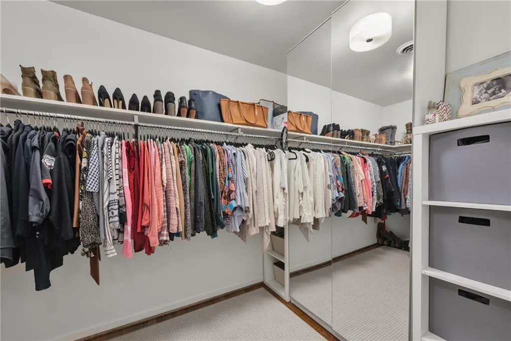 925 Riverside Trace, Atlanta, Georgia 30328, 5 Bedrooms Bedrooms, ,3 BathroomsBathrooms,Residential,Sold,925 Riverside Trace,7185236