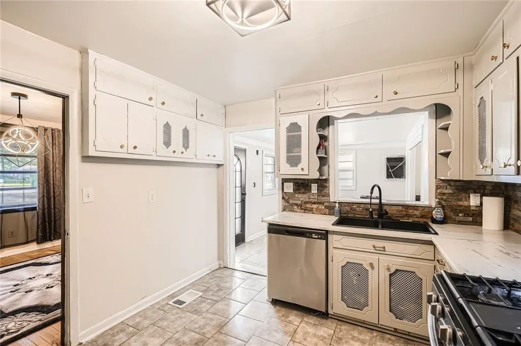 2875 Oldknow Drive Nw, Atlanta, Georgia 30318, 4 Bedrooms Bedrooms, ,2 BathroomsBathrooms,Residential,For Sale,2875 Oldknow Drive Nw,7551599