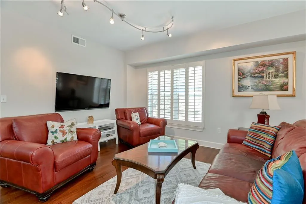 200 River Vista Drive Unit 101, Atlanta, Georgia 30339, 2 Bedrooms Bedrooms, ,2 BathroomsBathrooms,Residential,Sold,200 River Vista Drive Unit 101,6644418