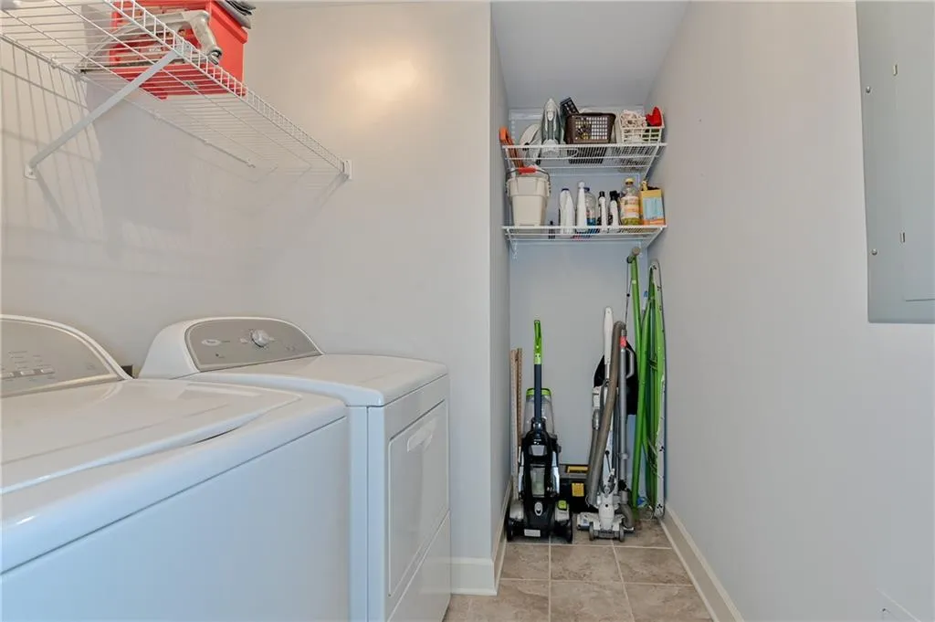 200 River Vista Drive Unit 101, Atlanta, Georgia 30339, 2 Bedrooms Bedrooms, ,2 BathroomsBathrooms,Residential,Sold,200 River Vista Drive Unit 101,6644418