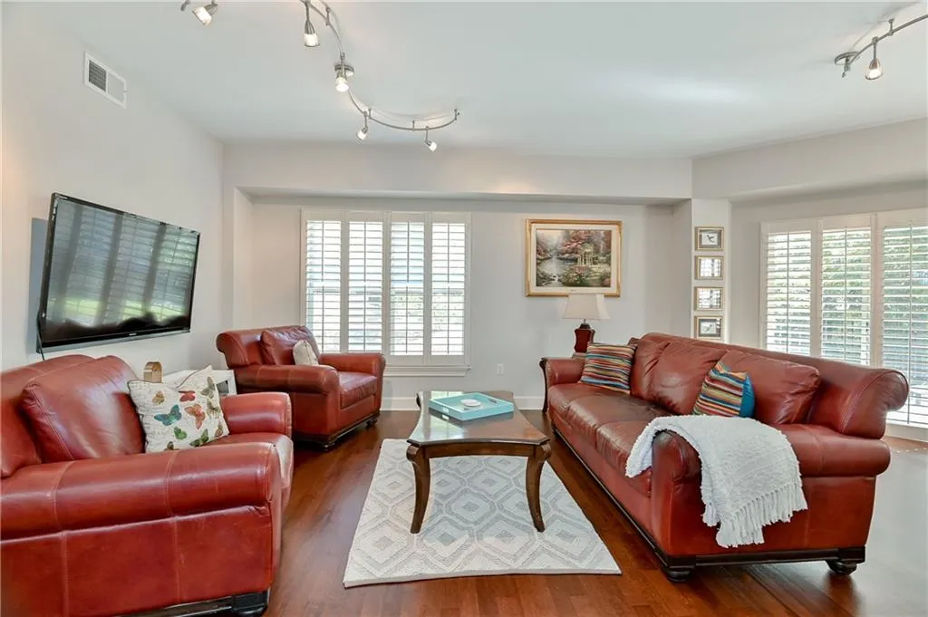 200 River Vista Drive Unit 101, Atlanta, Georgia 30339, 2 Bedrooms Bedrooms, ,2 BathroomsBathrooms,Residential,Sold,200 River Vista Drive Unit 101,6644418