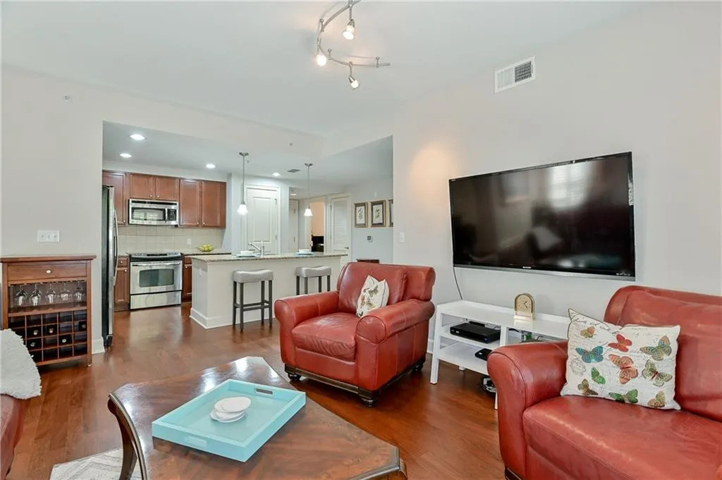 200 River Vista Drive Unit 101, Atlanta, Georgia 30339, 2 Bedrooms Bedrooms, ,2 BathroomsBathrooms,Residential,Sold,200 River Vista Drive Unit 101,6644418