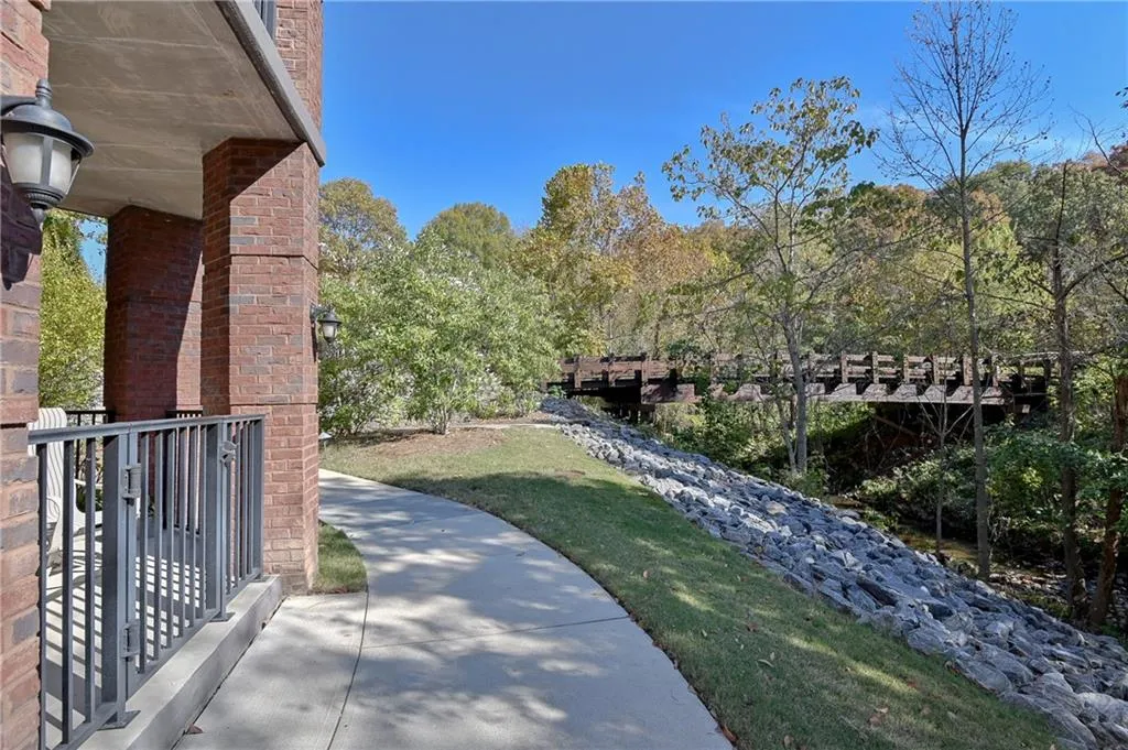 200 River Vista Drive Unit 101, Atlanta, Georgia 30339, 2 Bedrooms Bedrooms, ,2 BathroomsBathrooms,Residential,Sold,200 River Vista Drive Unit 101,6644418