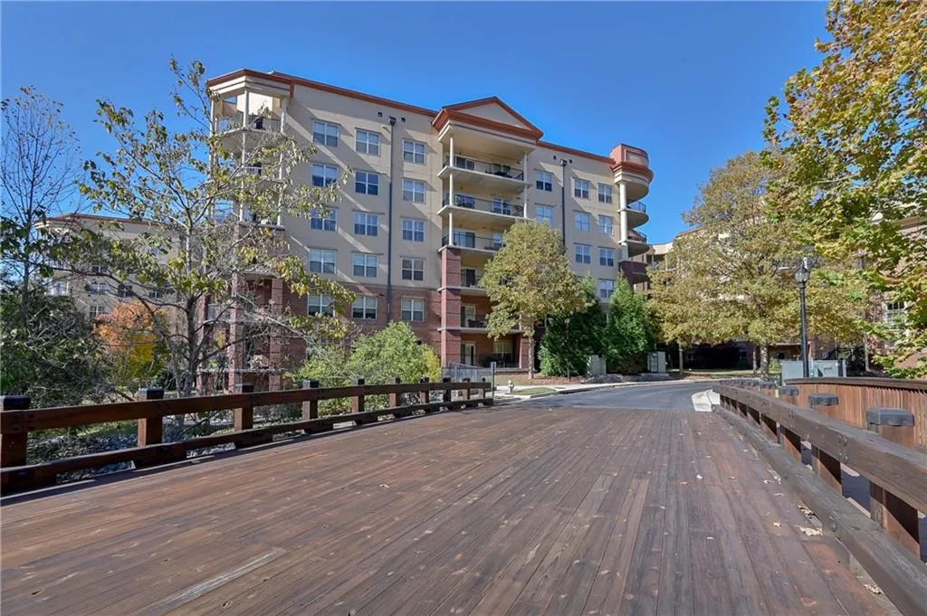 200 River Vista Drive Unit 101, Atlanta, Georgia 30339, 2 Bedrooms Bedrooms, ,2 BathroomsBathrooms,Residential,Sold,200 River Vista Drive Unit 101,6644418