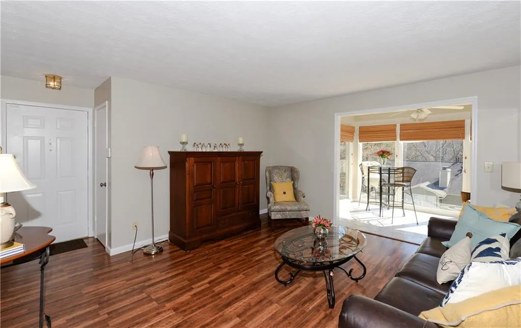 1102 Natchez Trace, Sandy Springs, Georgia 30350, 2 Bedrooms Bedrooms, ,1 BathroomBathrooms,Residential,Sold,1102 Natchez Trace,5799754