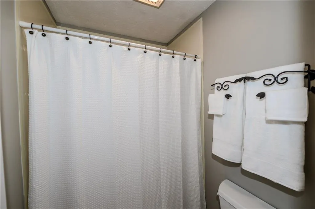 1102 Natchez Trace, Sandy Springs, Georgia 30350, 2 Bedrooms Bedrooms, ,1 BathroomBathrooms,Residential,Sold,1102 Natchez Trace,5799754