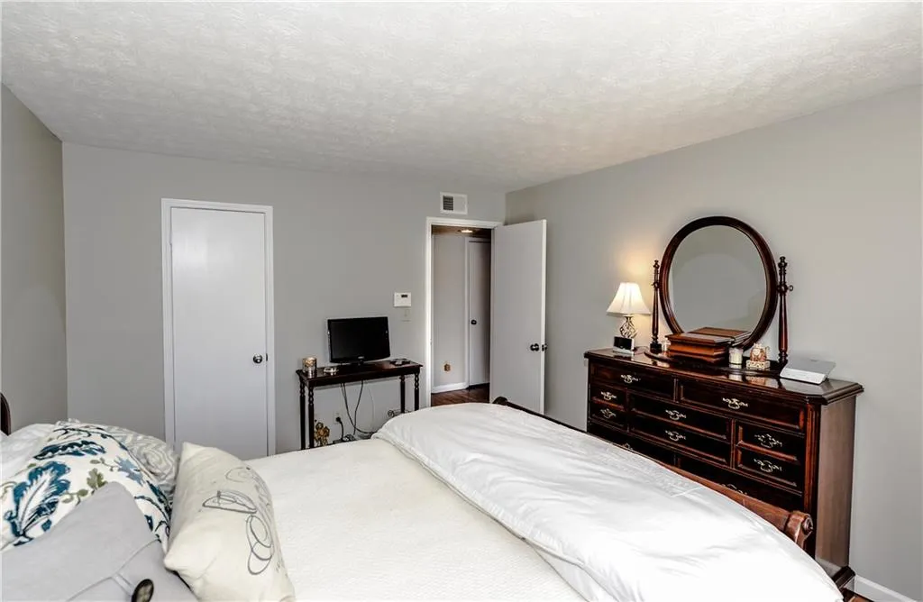 1102 Natchez Trace, Sandy Springs, Georgia 30350, 2 Bedrooms Bedrooms, ,1 BathroomBathrooms,Residential,Sold,1102 Natchez Trace,5799754