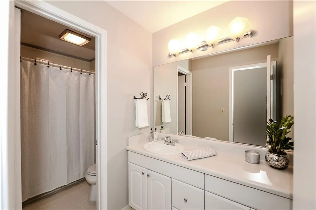 1102 Natchez Trace, Sandy Springs, Georgia 30350, 2 Bedrooms Bedrooms, ,1 BathroomBathrooms,Residential,Sold,1102 Natchez Trace,5799754