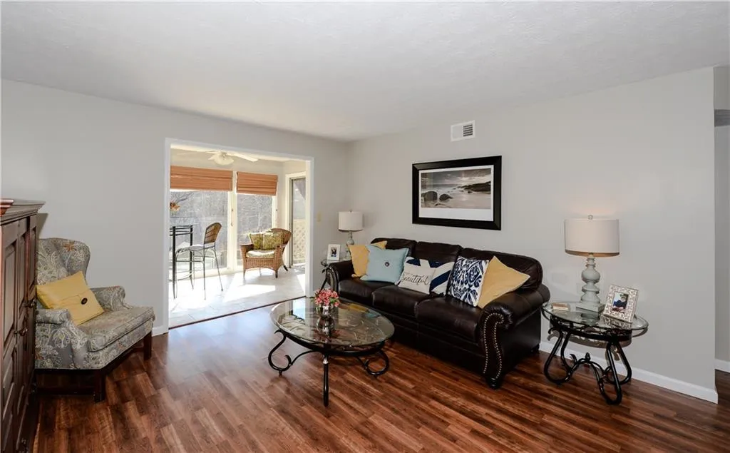 1102 Natchez Trace, Sandy Springs, Georgia 30350, 2 Bedrooms Bedrooms, ,1 BathroomBathrooms,Residential,Sold,1102 Natchez Trace,5799754