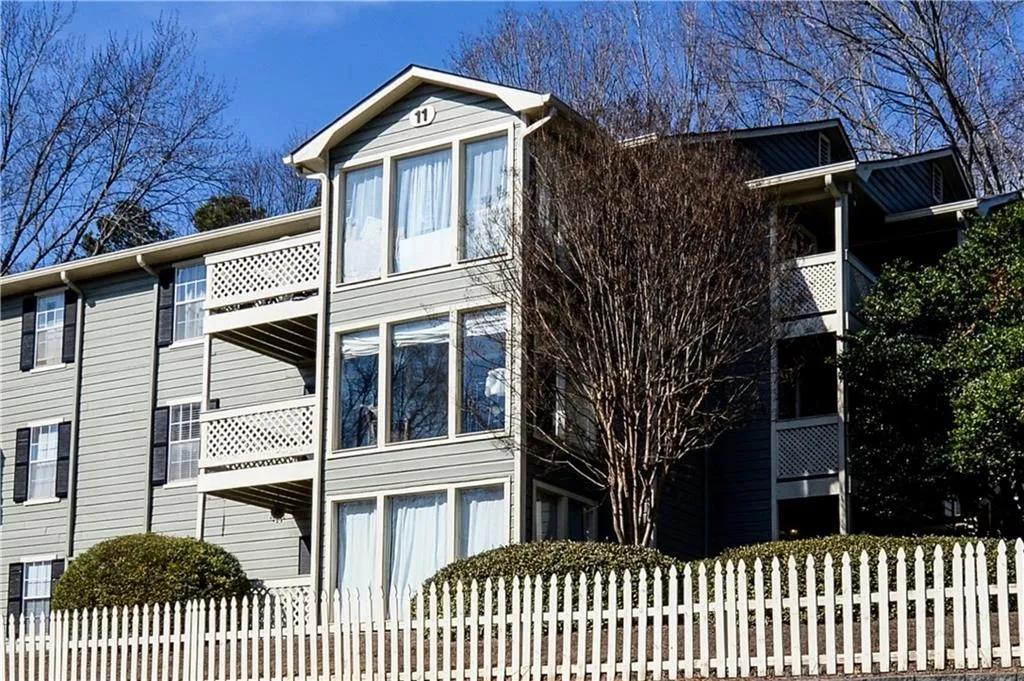 1102 Natchez Trace, Sandy Springs, Georgia 30350, 2 Bedrooms Bedrooms, ,1 BathroomBathrooms,Residential,Sold,1102 Natchez Trace,5799754