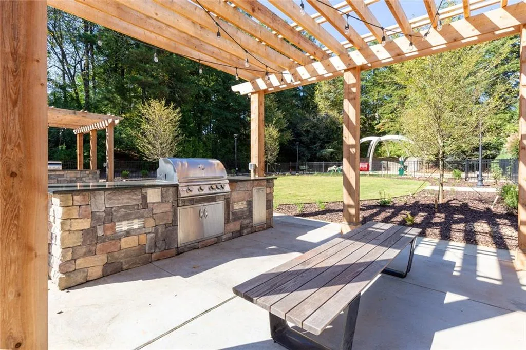 795 Hammond Drive Unit 707, Atlanta, Georgia 30328, 2 Bedrooms Bedrooms, ,2 BathroomsBathrooms,Residential,Sold,795 Hammond Drive Unit 707,6799032