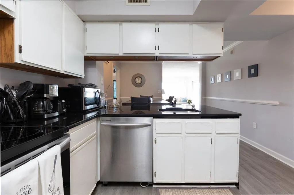 795 Hammond Drive Unit 707, Atlanta, Georgia 30328, 2 Bedrooms Bedrooms, ,2 BathroomsBathrooms,Residential,Sold,795 Hammond Drive Unit 707,6799032