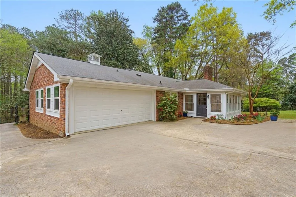 One-step kitchen entry from garage