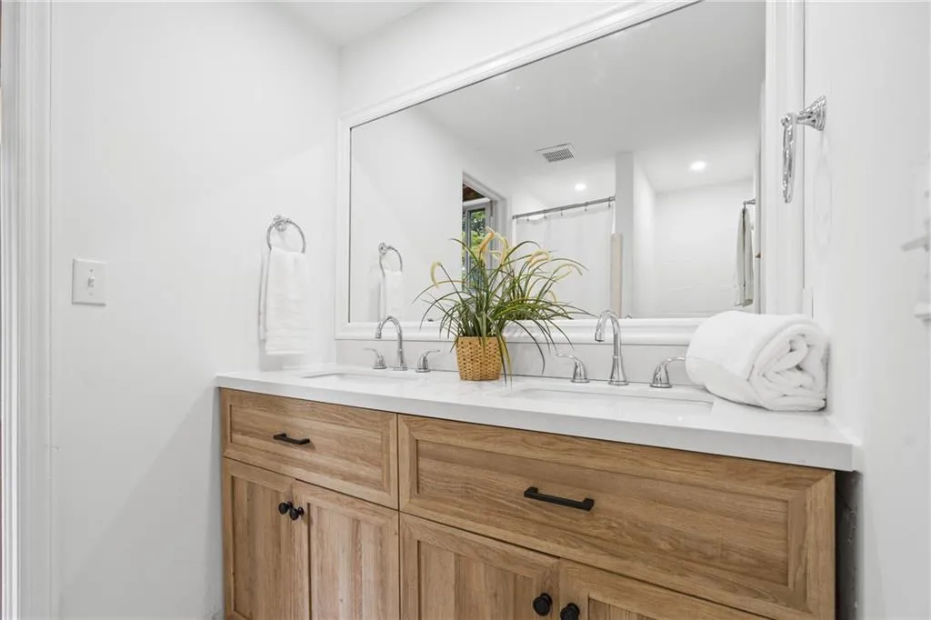 Full bathroom in basement