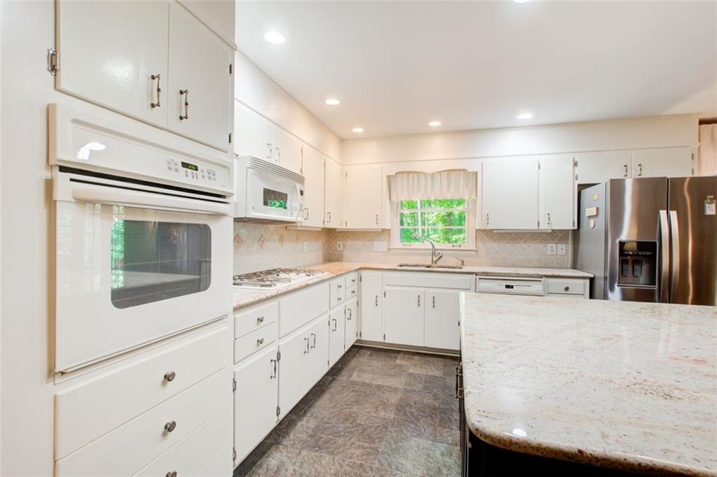 450 Heritage Way, Sandy Springs, Georgia 30328, 3 Bedrooms Bedrooms, ,2 BathroomsBathrooms,Residential,Sold,450 Heritage Way,7270604