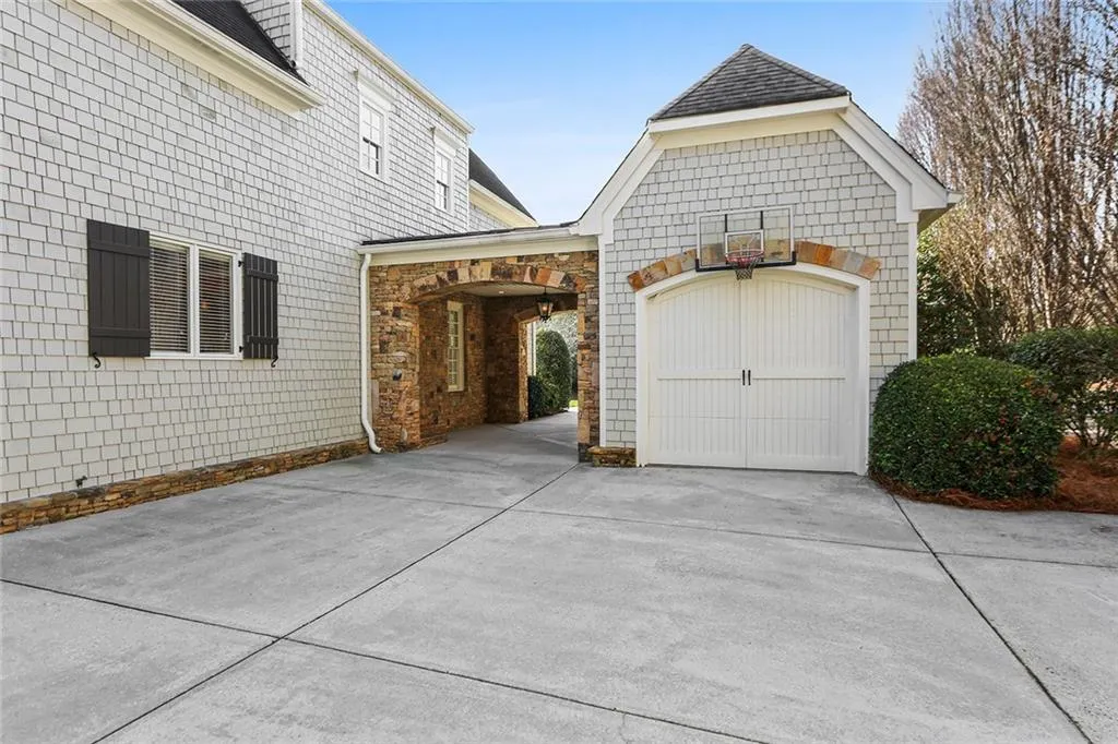 285 Forrest Lake Drive, Sandy Springs, Georgia 30327, 5 Bedrooms Bedrooms, ,7 BathroomsBathrooms,Residential,Sold,285 Forrest Lake Drive,6990235