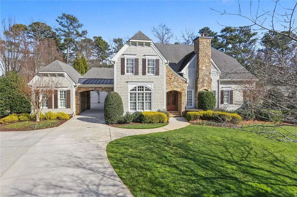 285 Forrest Lake Drive, Sandy Springs, Georgia 30327, 5 Bedrooms Bedrooms, ,7 BathroomsBathrooms,Residential,Sold,285 Forrest Lake Drive,6990235