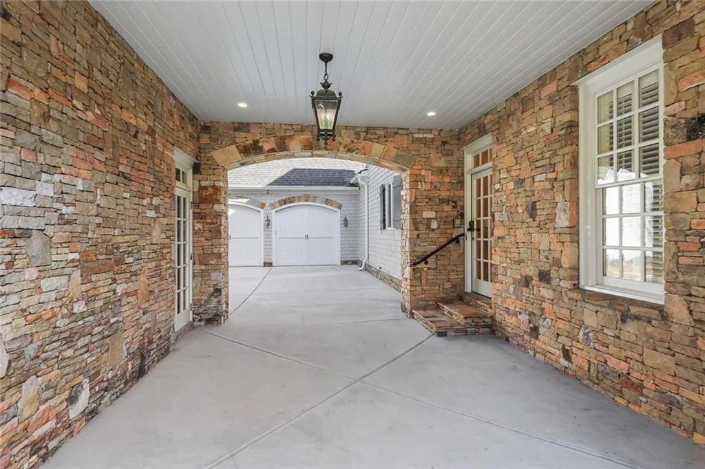 285 Forrest Lake Drive, Sandy Springs, Georgia 30327, 5 Bedrooms Bedrooms, ,7 BathroomsBathrooms,Residential,Sold,285 Forrest Lake Drive,6990235