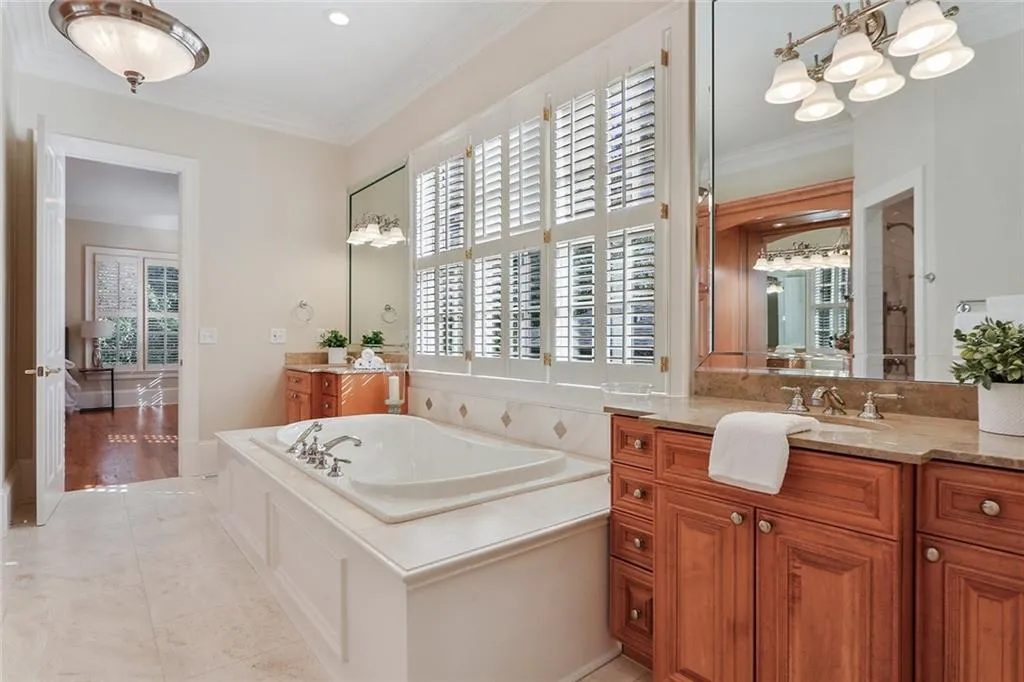 285 Forrest Lake Drive, Sandy Springs, Georgia 30327, 5 Bedrooms Bedrooms, ,7 BathroomsBathrooms,Residential,Sold,285 Forrest Lake Drive,6990235