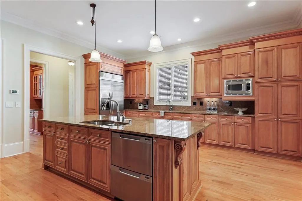 285 Forrest Lake Drive, Sandy Springs, Georgia 30327, 5 Bedrooms Bedrooms, ,7 BathroomsBathrooms,Residential,Sold,285 Forrest Lake Drive,6990235