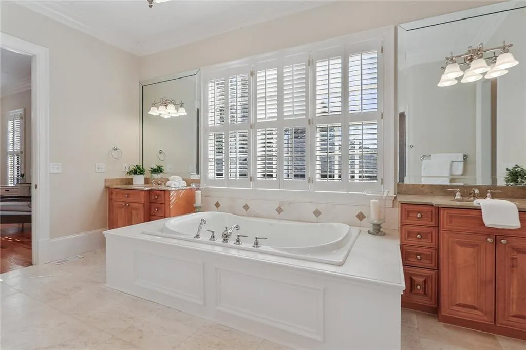 285 Forrest Lake Drive, Sandy Springs, Georgia 30327, 5 Bedrooms Bedrooms, ,7 BathroomsBathrooms,Residential,Sold,285 Forrest Lake Drive,6990235