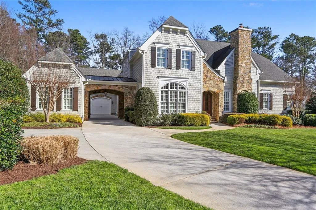 285 Forrest Lake Drive, Sandy Springs, Georgia 30327, 5 Bedrooms Bedrooms, ,7 BathroomsBathrooms,Residential,Sold,285 Forrest Lake Drive,6990235