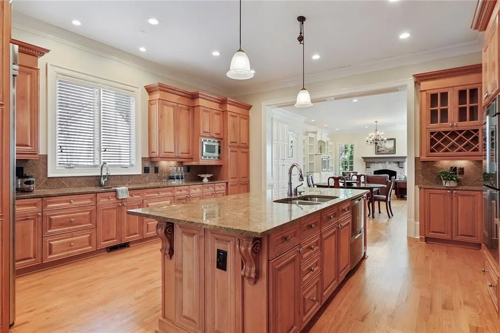 285 Forrest Lake Drive, Sandy Springs, Georgia 30327, 5 Bedrooms Bedrooms, ,7 BathroomsBathrooms,Residential,Sold,285 Forrest Lake Drive,6990235