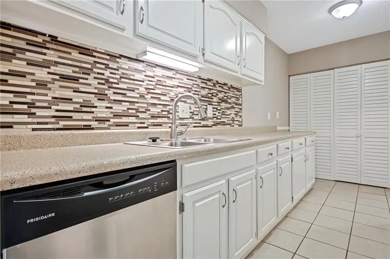 725 Dalrymple Road Unit 8b, Sandy Springs, Georgia 30328, 2 Bedrooms Bedrooms, ,2 BathroomsBathrooms,Residential,Sold,725 Dalrymple Road Unit 8b,6631304