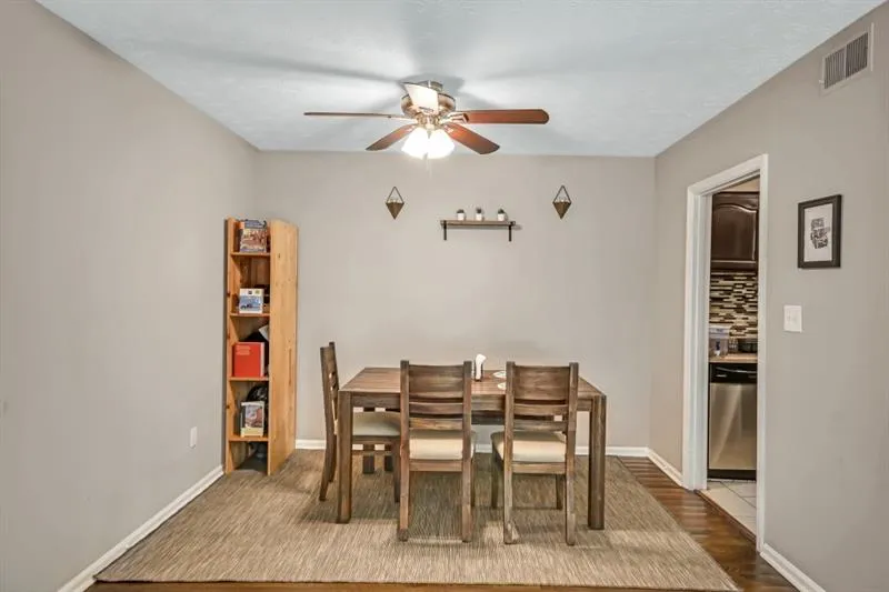 725 Dalrymple Road Unit 8b, Sandy Springs, Georgia 30328, 2 Bedrooms Bedrooms, ,2 BathroomsBathrooms,Residential,Sold,725 Dalrymple Road Unit 8b,6631304