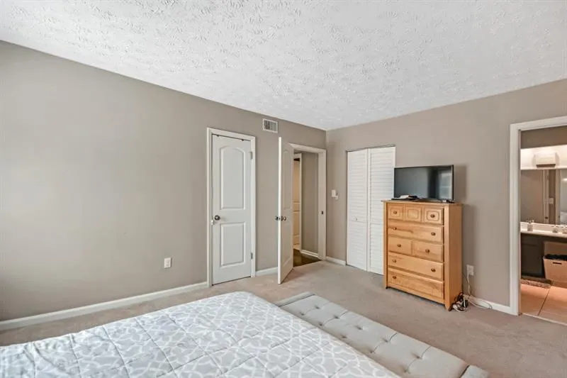 725 Dalrymple Road Unit 8b, Sandy Springs, Georgia 30328, 2 Bedrooms Bedrooms, ,2 BathroomsBathrooms,Residential,Sold,725 Dalrymple Road Unit 8b,6631304