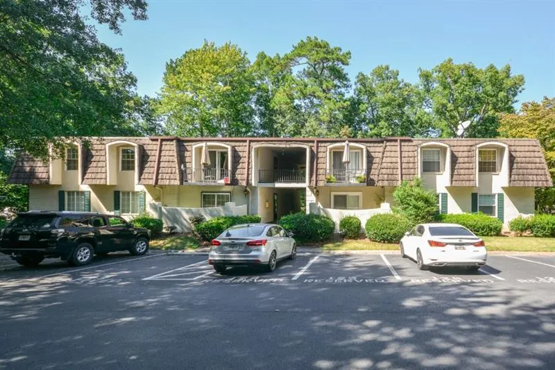 725 Dalrymple Road Unit 8b, Sandy Springs, Georgia 30328, 2 Bedrooms Bedrooms, ,2 BathroomsBathrooms,Residential,Sold,725 Dalrymple Road Unit 8b,6631304