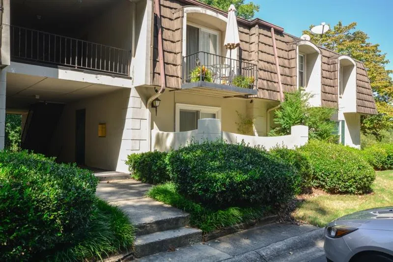 725 Dalrymple Road Unit 8b, Sandy Springs, Georgia 30328, 2 Bedrooms Bedrooms, ,2 BathroomsBathrooms,Residential,Sold,725 Dalrymple Road Unit 8b,6631304