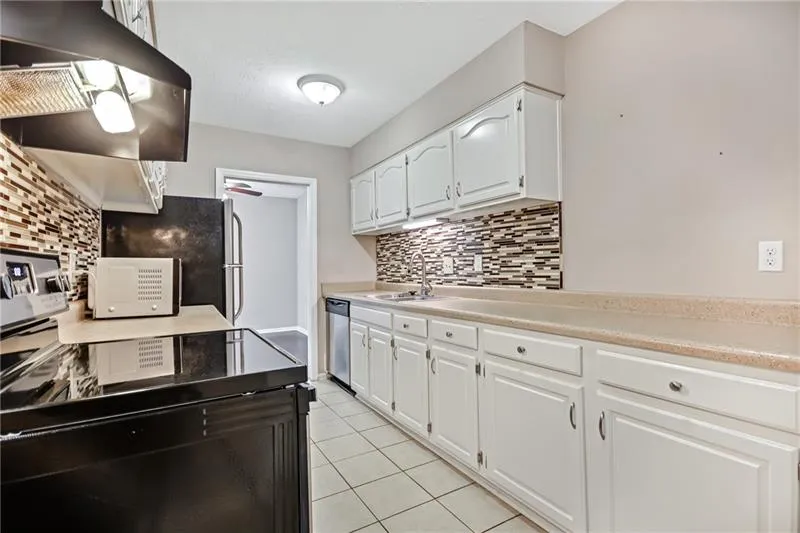 725 Dalrymple Road Unit 8b, Sandy Springs, Georgia 30328, 2 Bedrooms Bedrooms, ,2 BathroomsBathrooms,Residential,Sold,725 Dalrymple Road Unit 8b,6631304