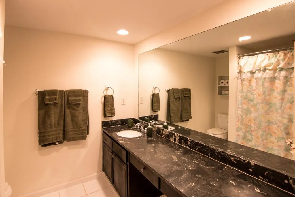 6851 Roswell Road Unit Q-10, Sandy Springs, Georgia 30328, 3 Bedrooms Bedrooms, ,2 BathroomsBathrooms,Residential,Sold,6851 Roswell Road Unit Q-10,5991243