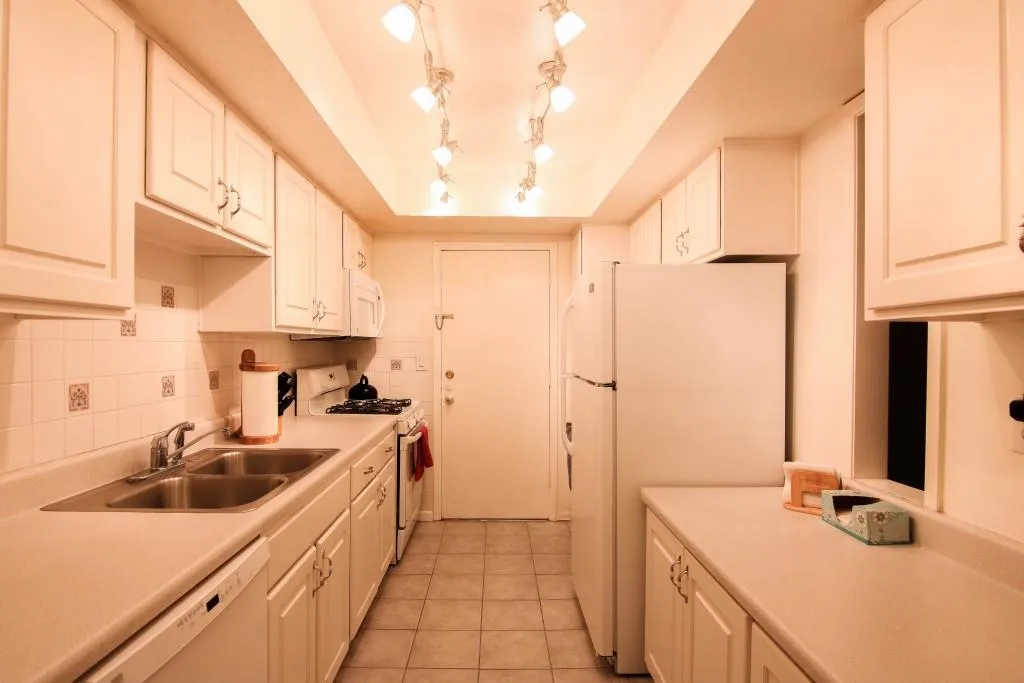 6851 Roswell Road Unit Q-10, Sandy Springs, Georgia 30328, 3 Bedrooms Bedrooms, ,2 BathroomsBathrooms,Residential,Sold,6851 Roswell Road Unit Q-10,5991243
