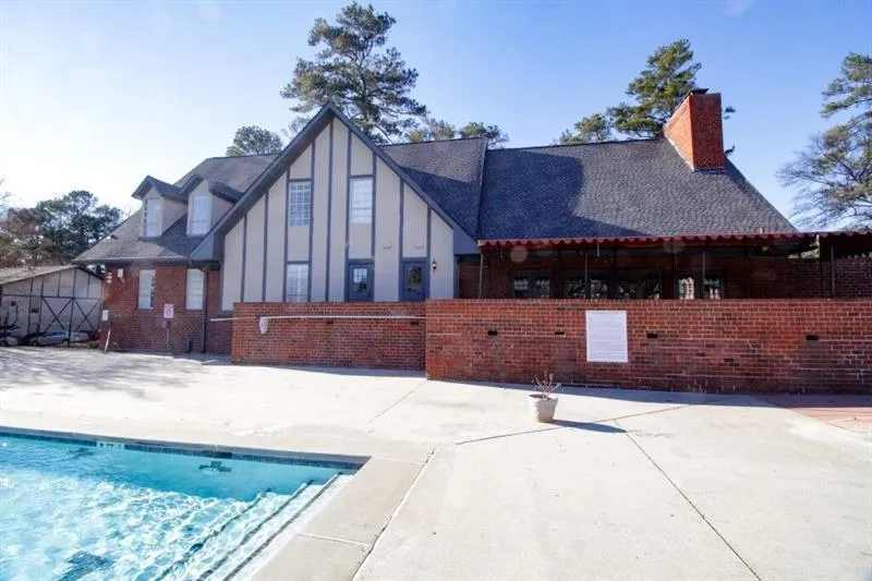 6851 Roswell Road Unit Q-10, Sandy Springs, Georgia 30328, 3 Bedrooms Bedrooms, ,2 BathroomsBathrooms,Residential,Sold,6851 Roswell Road Unit Q-10,5991243