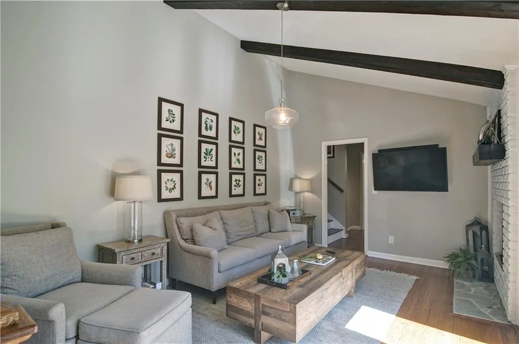 Keeping Room with Cathedral Ceiling