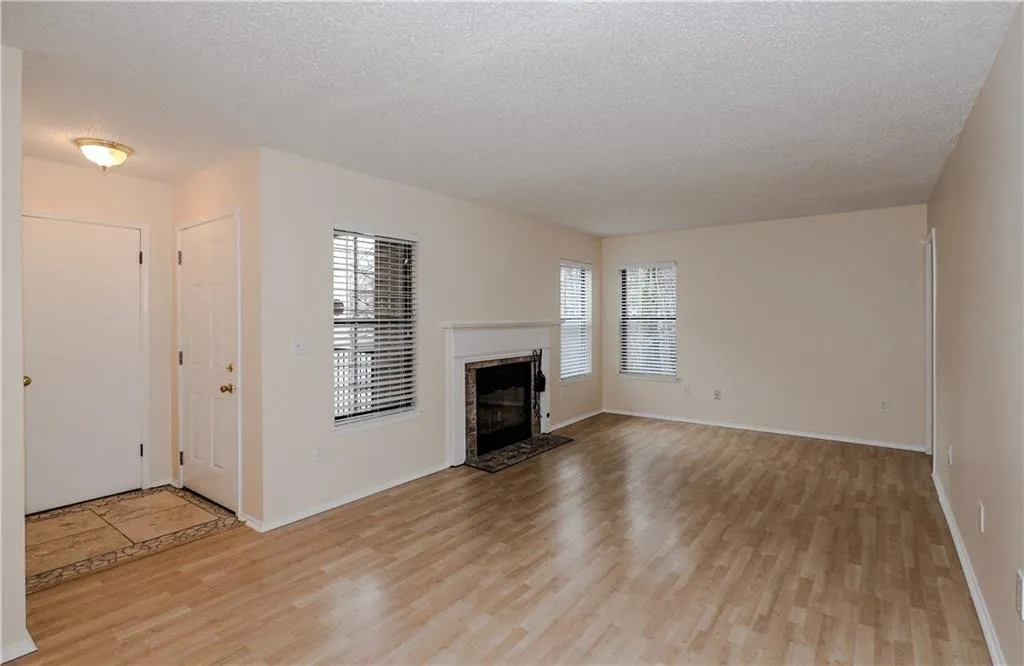 2612 Huntingdon Chase, Sandy Springs, Georgia 30350, 2 Bedrooms Bedrooms, ,1 BathroomBathrooms,Residential,Sold,2612 Huntingdon Chase,5803372