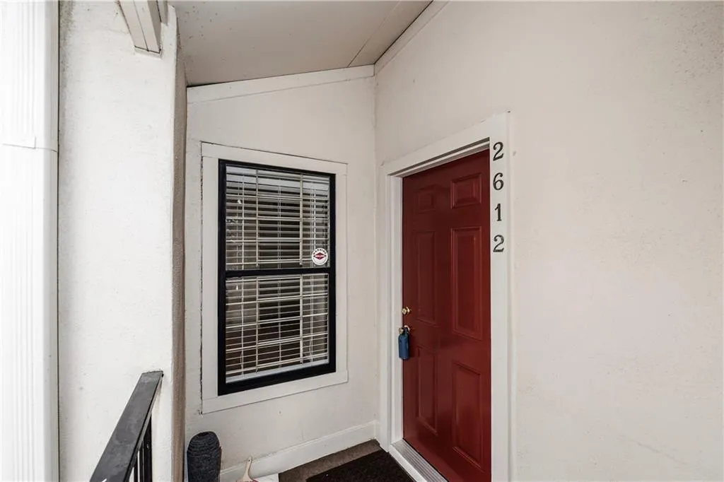 2612 Huntingdon Chase, Sandy Springs, Georgia 30350, 2 Bedrooms Bedrooms, ,1 BathroomBathrooms,Residential,Sold,2612 Huntingdon Chase,5803372