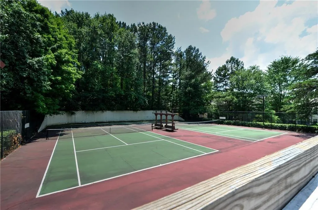 2612 Huntingdon Chase, Sandy Springs, Georgia 30350, 2 Bedrooms Bedrooms, ,1 BathroomBathrooms,Residential,Sold,2612 Huntingdon Chase,5803372