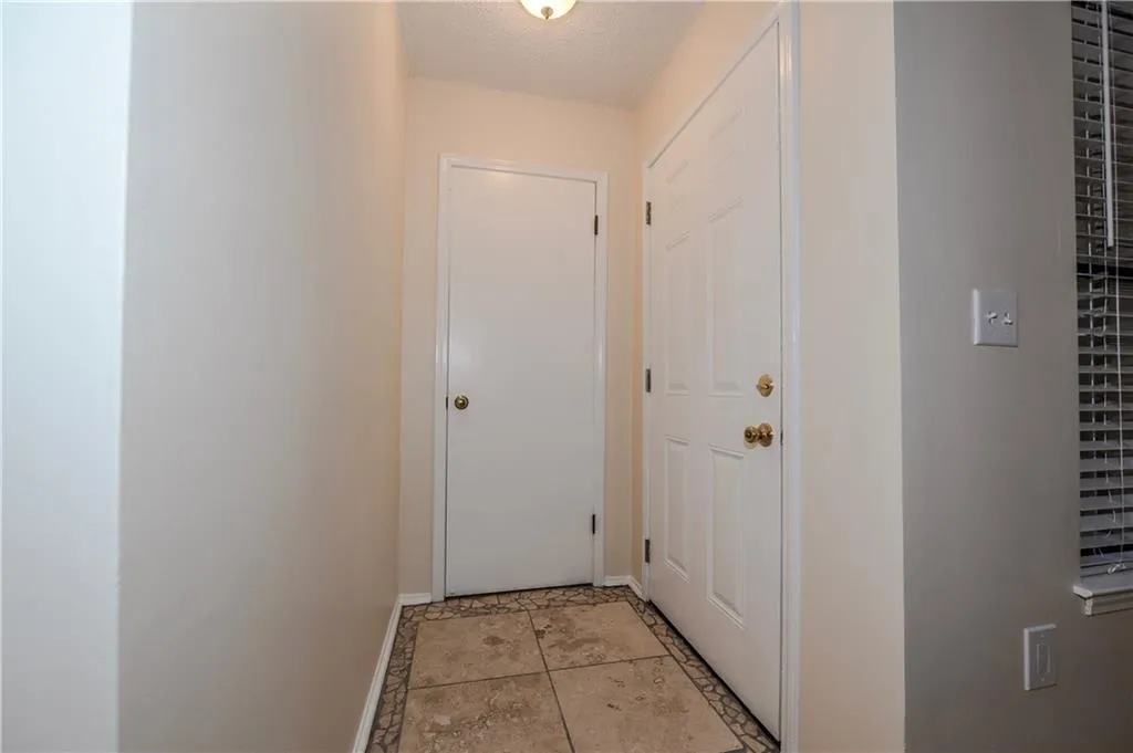 2612 Huntingdon Chase, Sandy Springs, Georgia 30350, 2 Bedrooms Bedrooms, ,1 BathroomBathrooms,Residential,Sold,2612 Huntingdon Chase,5803372