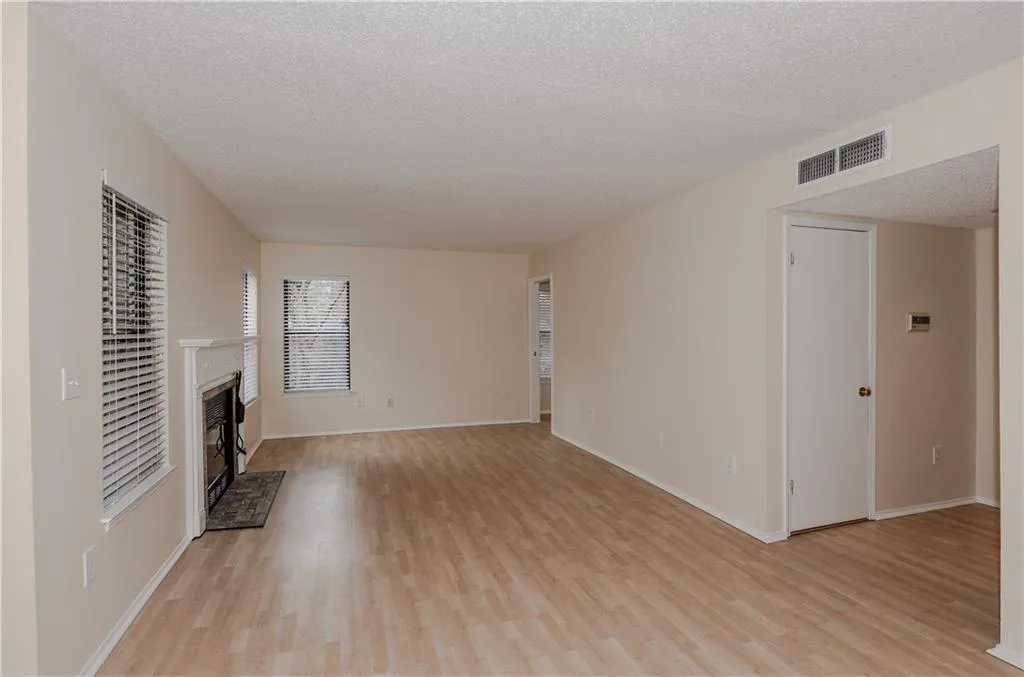 2612 Huntingdon Chase, Sandy Springs, Georgia 30350, 2 Bedrooms Bedrooms, ,1 BathroomBathrooms,Residential,Sold,2612 Huntingdon Chase,5803372