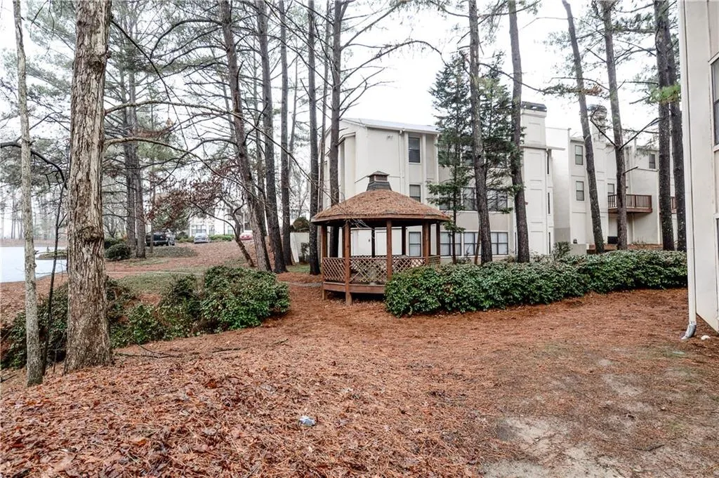 2612 Huntingdon Chase, Sandy Springs, Georgia 30350, 2 Bedrooms Bedrooms, ,1 BathroomBathrooms,Residential,Sold,2612 Huntingdon Chase,5803372
